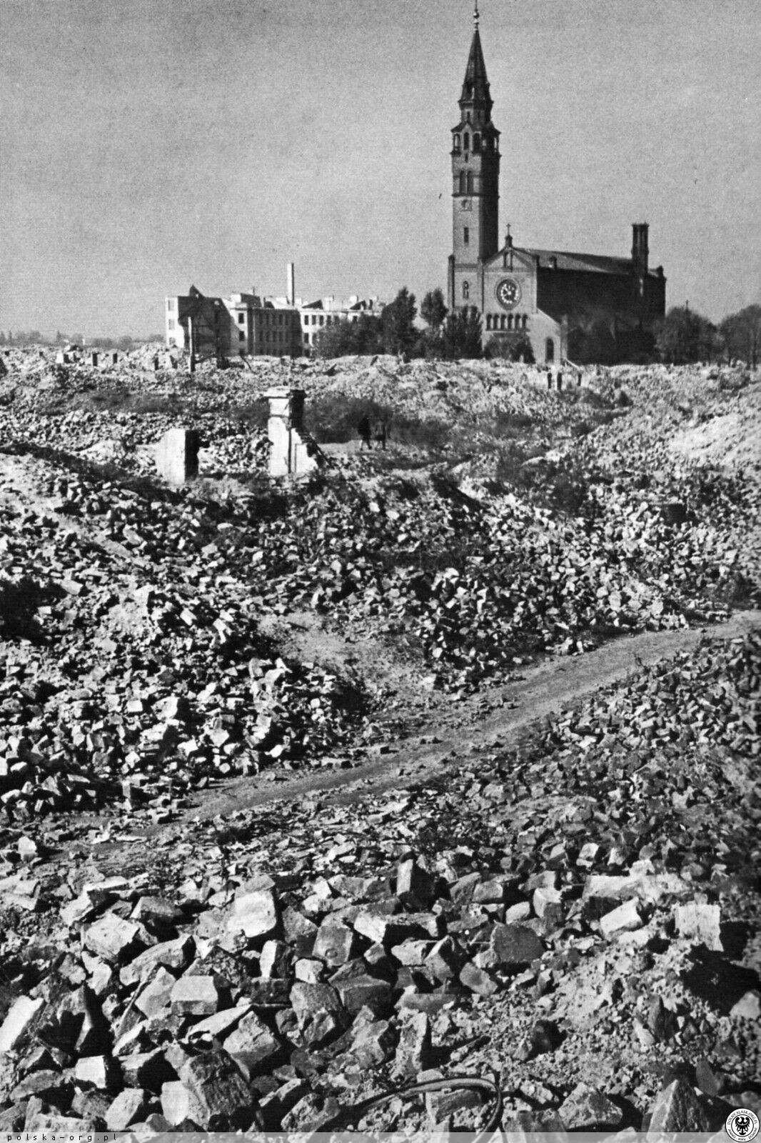 Kościół św. Augustyna przy ul. Nowolipki wśród powojennych ruin